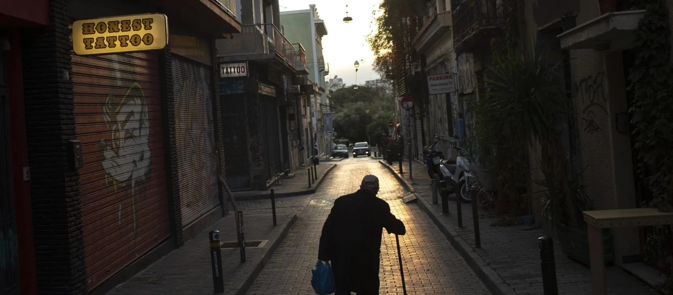 Η Ελλάδα επιμένει σε μέτρα που δεν εφαρμόστηκαν πουθενά! - Όλη η Ευρώπη «ανοίγει» εδώ χτυπούν πολίτες στην πλατεία
